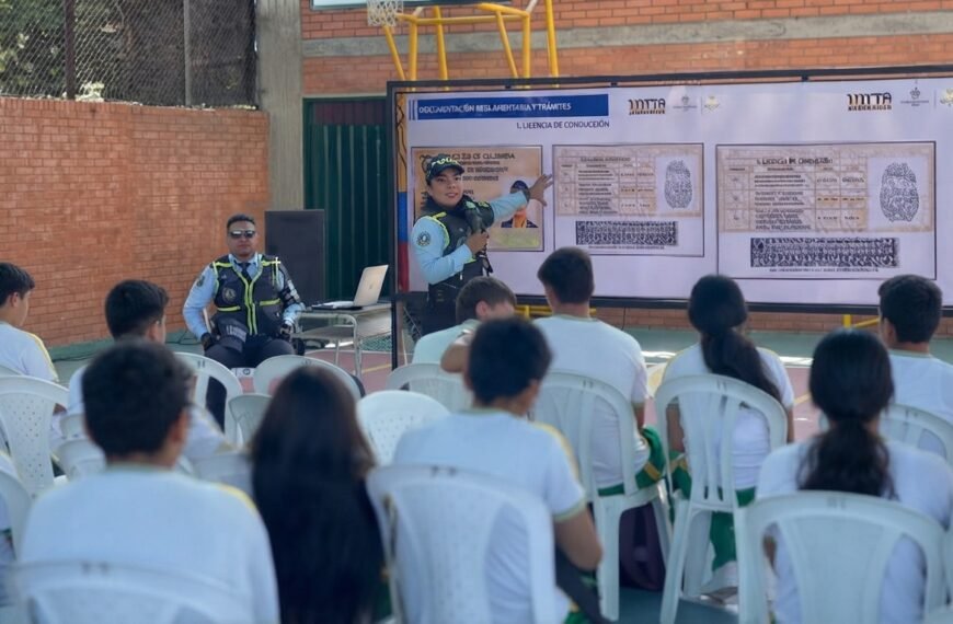 La seguridad vial entra al salón de clase en Tame antes de que los jóvenes lleguen al volante